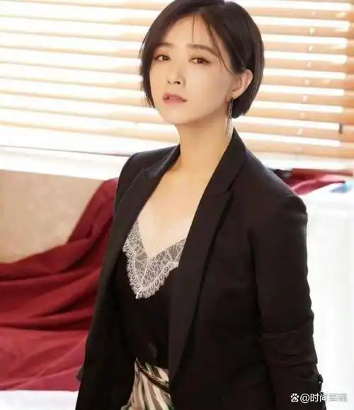 蒋欣带火了一种短发叫"齐唇发",特别适合微胖女人,洋气又减龄