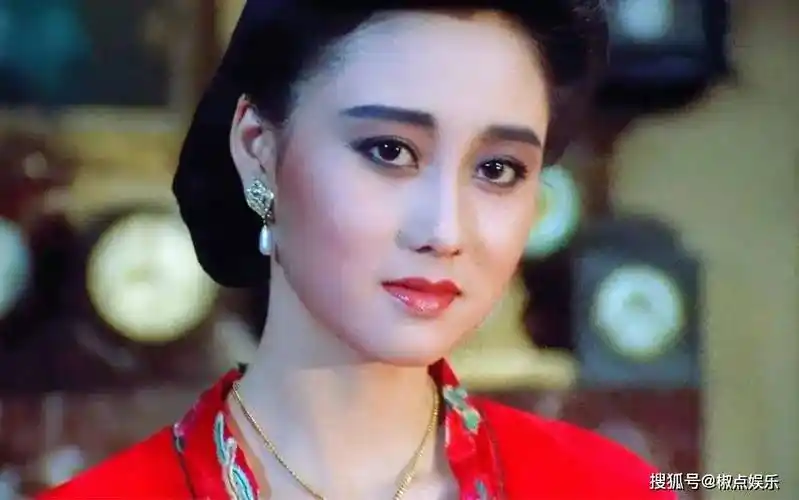 60岁李连杰近况曝光:脸部浮肿,老到脱相太吓人,回国捞金被骂惨_利智