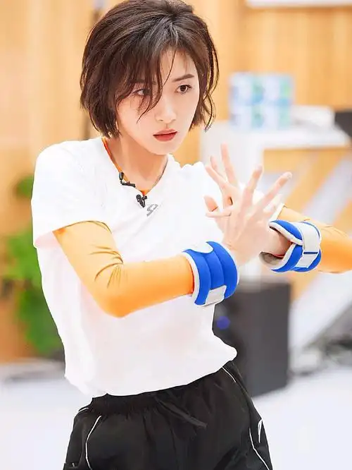 乘风破浪的姐姐万茜小姐姐