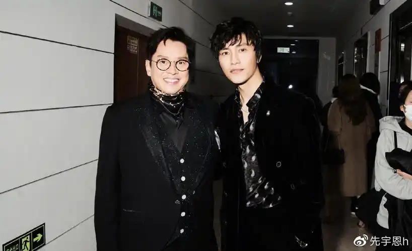 陈坤为倪大红准点送祝福曾合作古装剧演父子暖心细致获赞