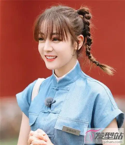 迪丽热巴金属环编发英气又不失美艳