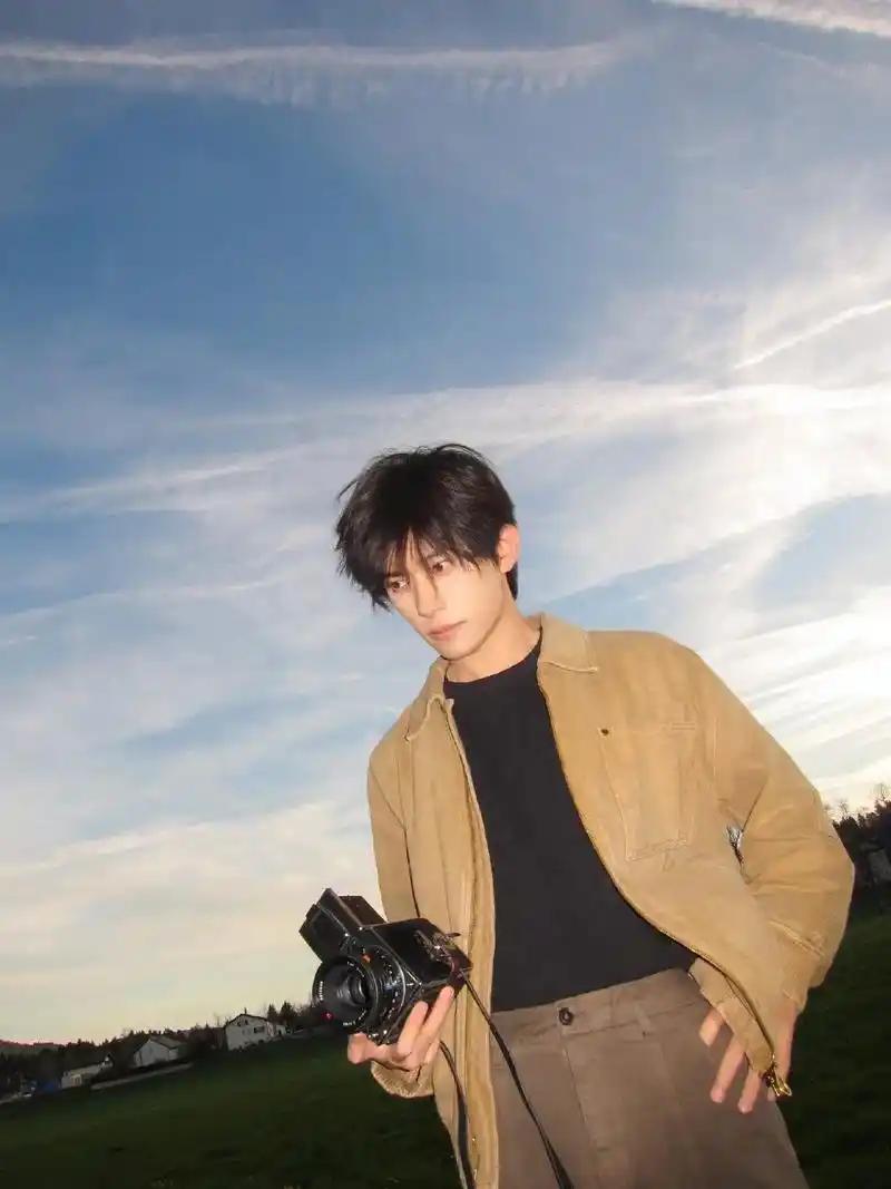 易烊千玺 #男友视角 翻遍相册也要p一张95 - 抖音