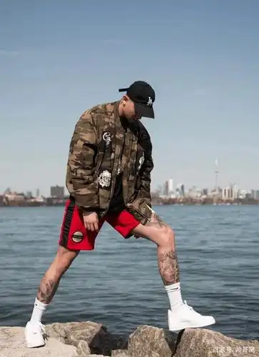 又痞又帅的篮球帅哥,爱运动的男生果然看起来更有魅力一些!