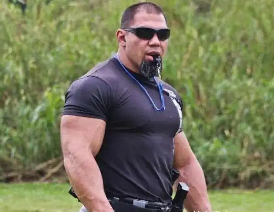 这位肌肉猛男告诉你,何为真正的强!