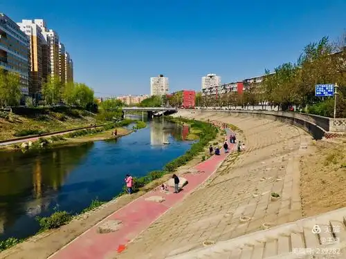 臭水沟变身公园——凉水河