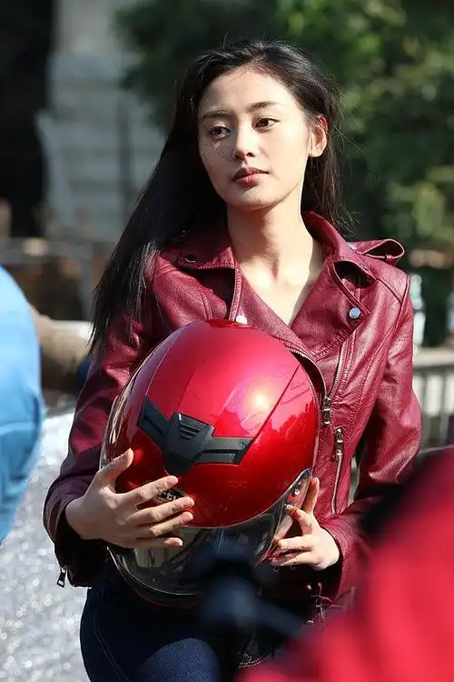 看二炮手演日本女医生那个女演员颜值不错