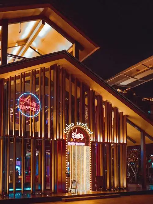 西安的春天很短暂夜晚喝杯鸡尾酒吧