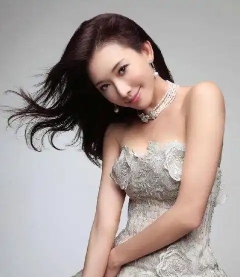 盘点娱乐圈姓林的女明星,她们演绎的人物,让人过目不忘_林依晨_林允