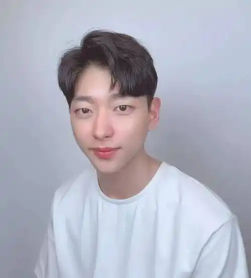 男生三七分烫发发型