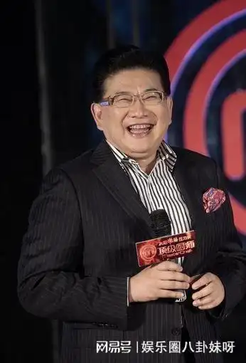 刘涛和曹可凡手挽手遭非议有一张民国脸的曹可凡人生不平凡