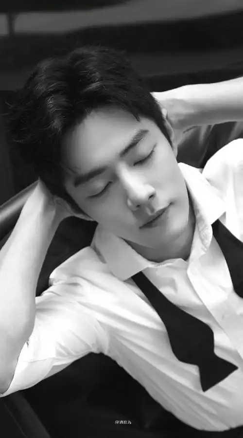 肖战白衬衫花絮照九宫格