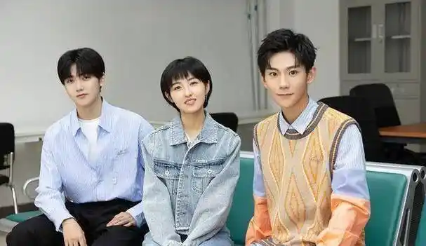 蒋依依丁笑滢均否认!郭麒麟效仿张子枫,不作恋情回应_交往_女友_女生