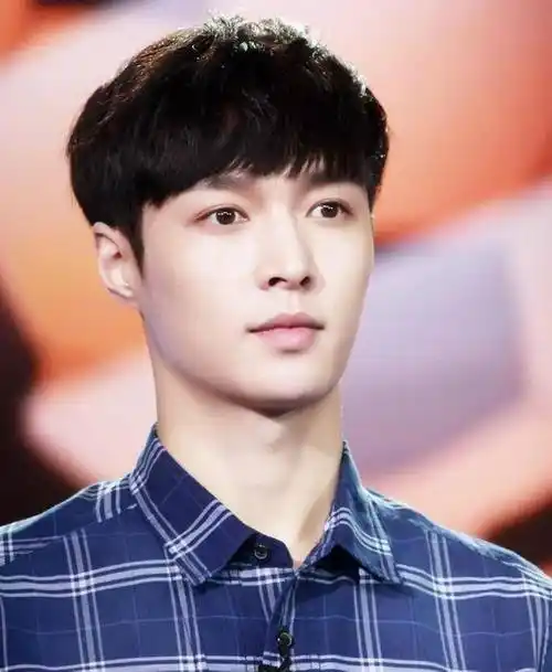 张艺兴的脸是小绵羊还是大灰狼?_脸型_五官_造型