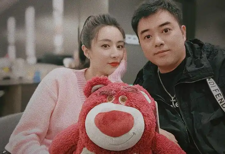 薇娅被罚超13亿公开致歉后李佳琦亲自出镜宣传力破涉税传闻