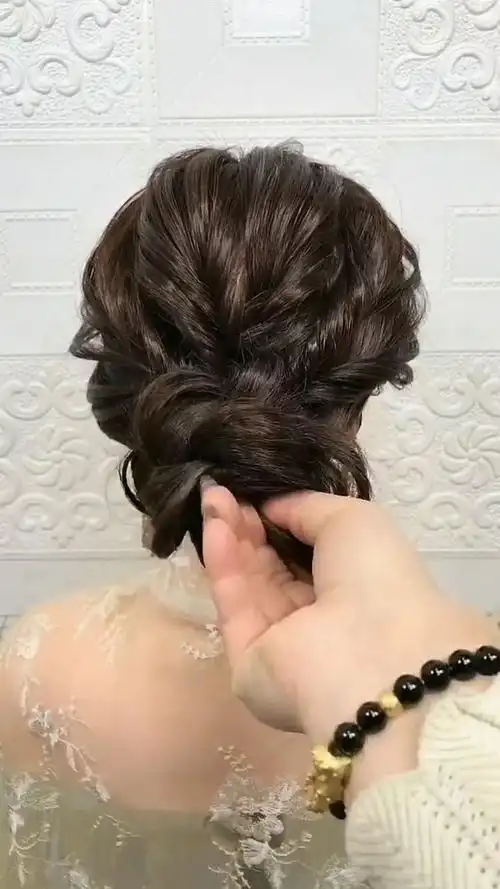 三四十岁的女人头发这样扎,大气有女人味