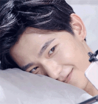 杨洋gif帅气gif微笑gif自拍gif