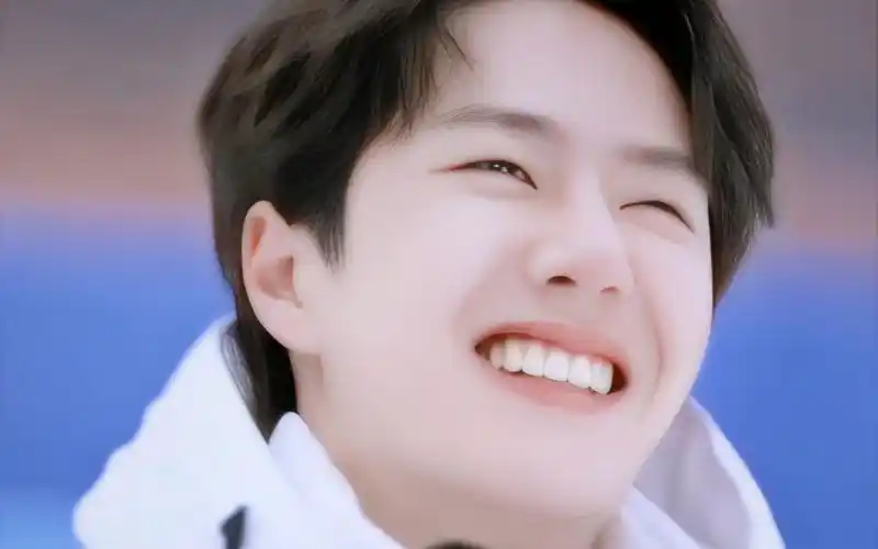 【王一博】笑起来是爱心的形状.