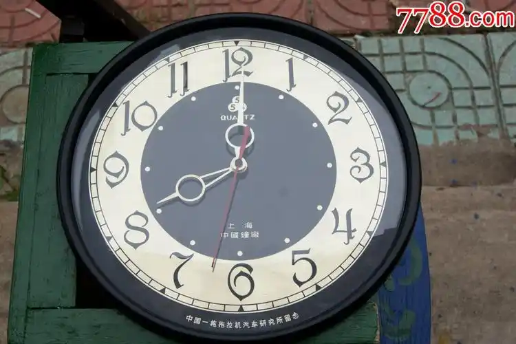 555挂钟--上海中国钟厂--中国一拖拖拉机汽车研究所留念