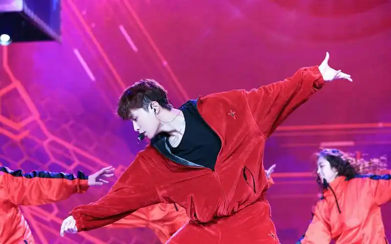 【张艺兴|舞蹈混剪】燃向踩点 fire 真的剪到眼睛疼!