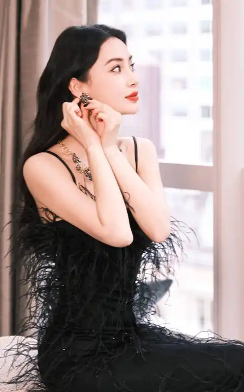 angelababy的黑色礼服和美腿_时尚_连衣裙_场合