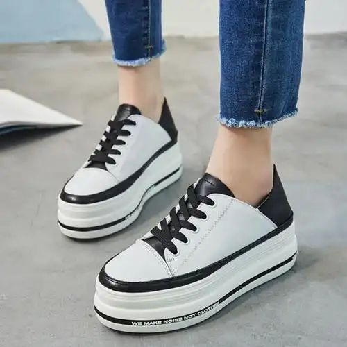 人手一双的百搭小白鞋,透气百搭还不伤脚,一双鞋搭配整个衣柜