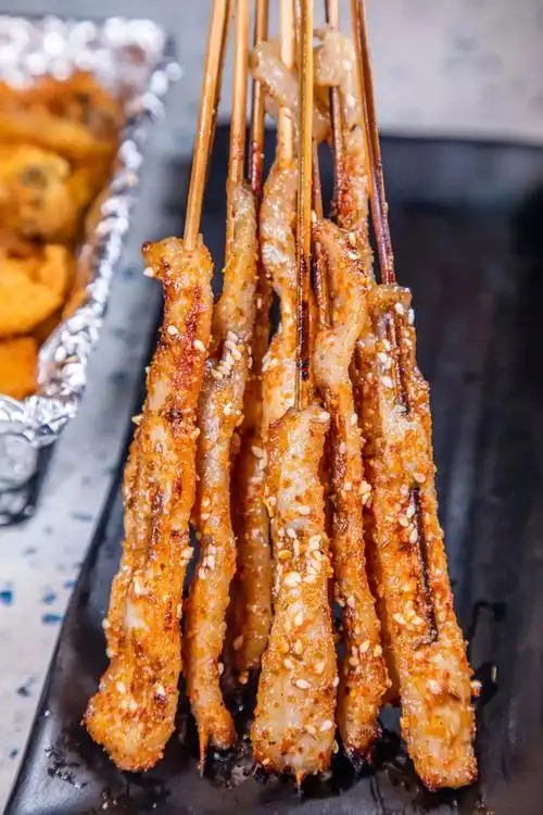 匀均脂肉炭烤猪颈肉招牌鸡脆骨口感新奇的黄金酥炸生蚝只有大猿蚝才有