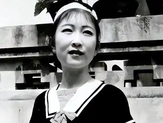 唐国强女儿唐莉母亲自杀让她为其复仇她怎么与继母亲如一家