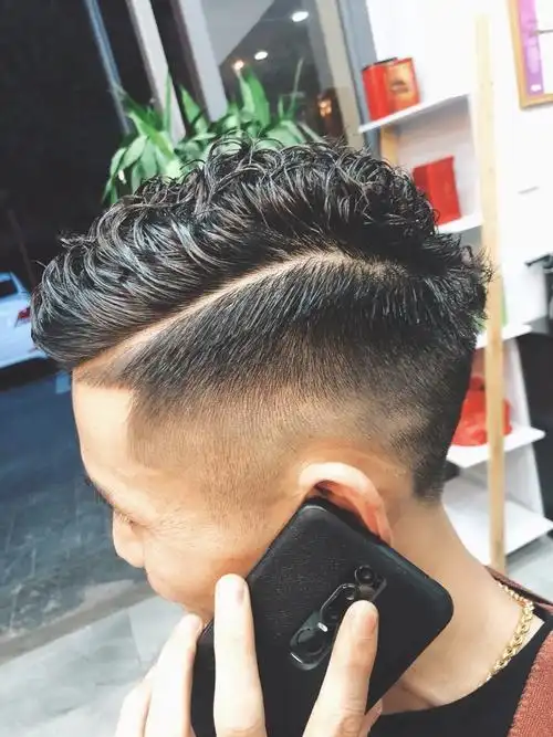 高逼格男士电棒烫喜欢点个赞呗#阿朋造型