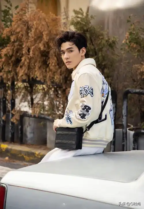 发型男明星剪了寸头没了刘海易烊千玺被嘲像闰土陈伟霆被嘲像街头混混