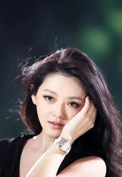 善良的大s得捶死张兰母子了,人家扬言用茅房板砖拍死你