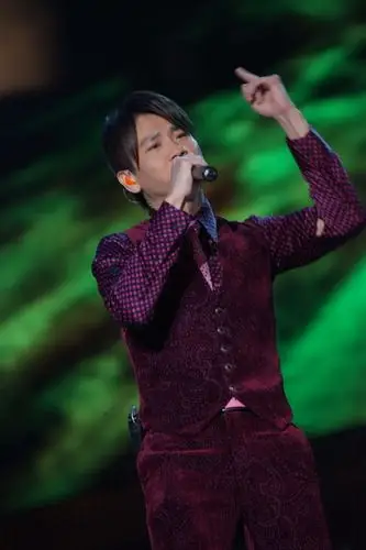 图文:陶喆广州演唱会火爆上演--经典舞台动作手势