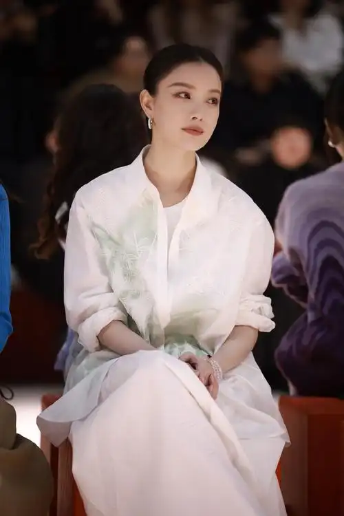 日播集团25周年##2024春夏##秀场##秀场直击##秀场look##倪妮 ##倪