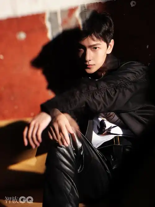 杨洋gq2021年开年刊