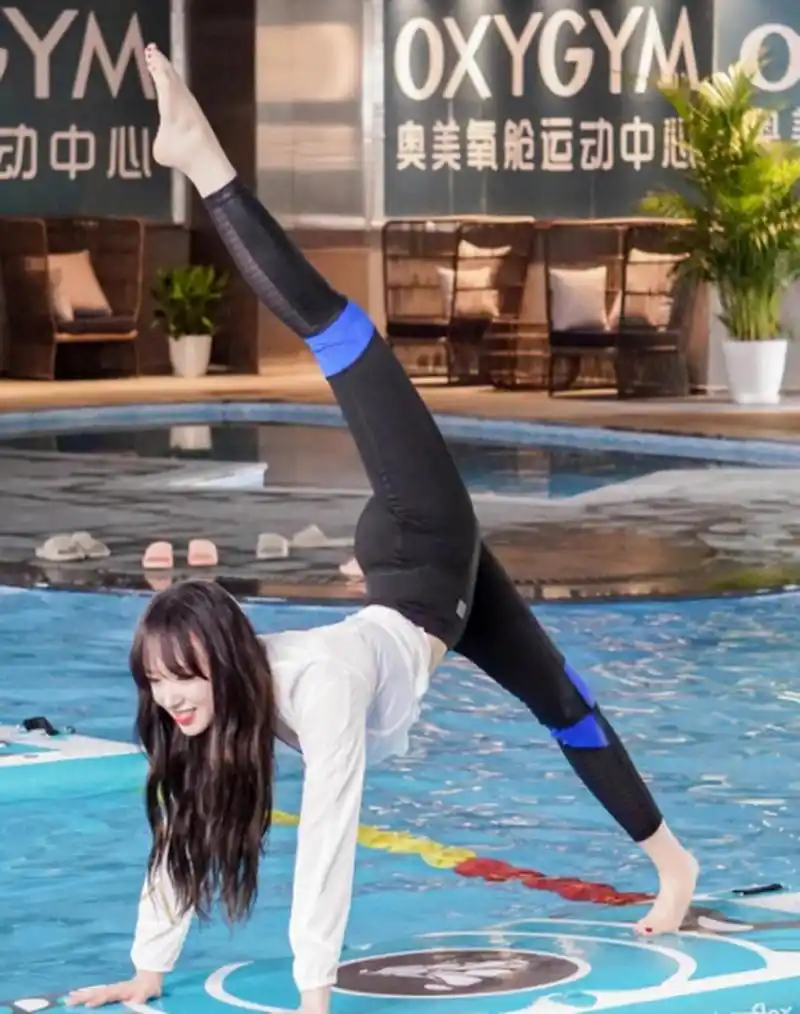 分享图片/程潇/一字马 虽然她从韩国娱乐圈回到我们国内发展的时间并