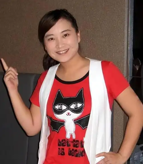 贾玲,她的笑容如同阳光一般灿烂.