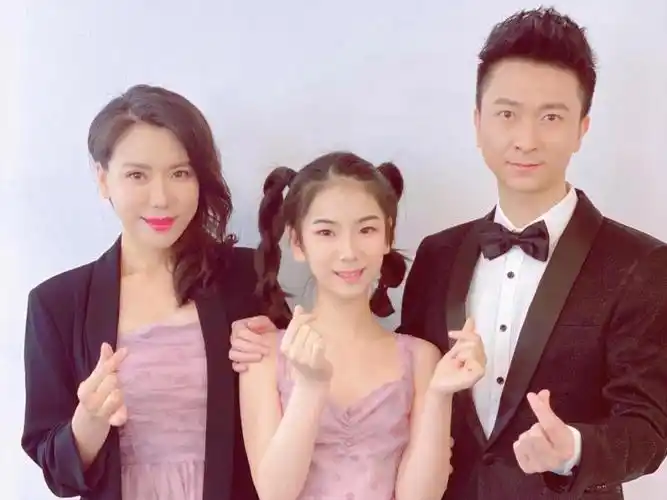 李昕融个人资料(李昕融眼睛是否失明) – 抖音库