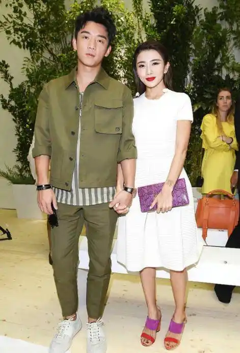 郑恺女友程晓玥的身高看这几张相片就知道了