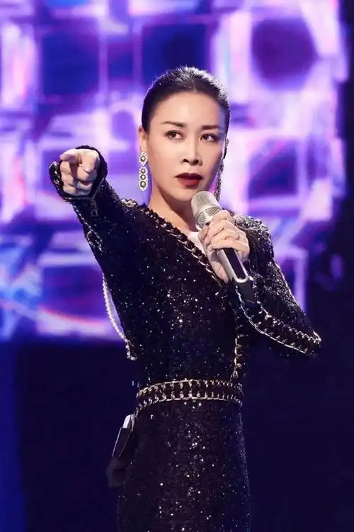 56岁那英近况曝光身材暴瘦面容沧桑网友直呼认不出