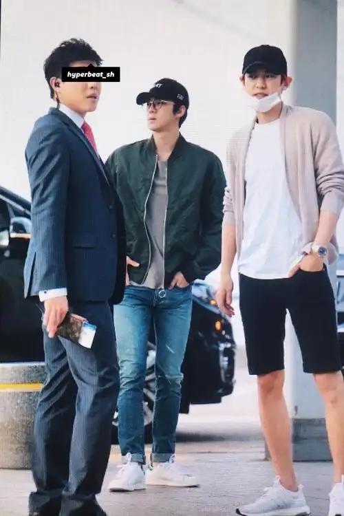 身高够腿比例上短也还好,经常有人说吴世勋身材好.