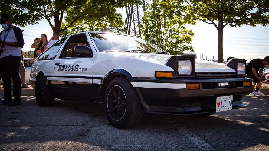 《头文字 d》藤原拓海同款车型 toyota ae86 出租车现身_丰田86社区