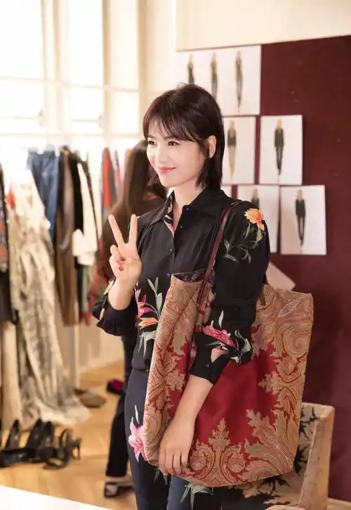 刘涛米兰时装周的短直发太霸气了,什么样的发型女生适合这种短直发呢?