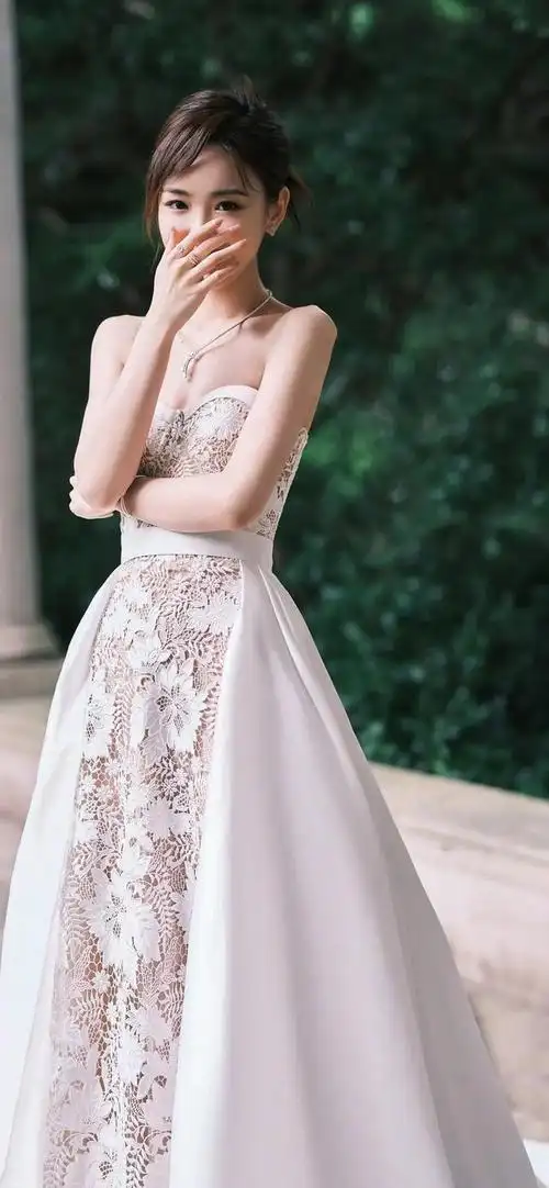 毛晓彤,她的美丽与才华早已在影视圈内传为佳话.