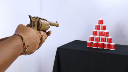 超帅气的硬纸板左轮手枪,可开枪发射"纸弹",简单好玩不伤人,附图纸