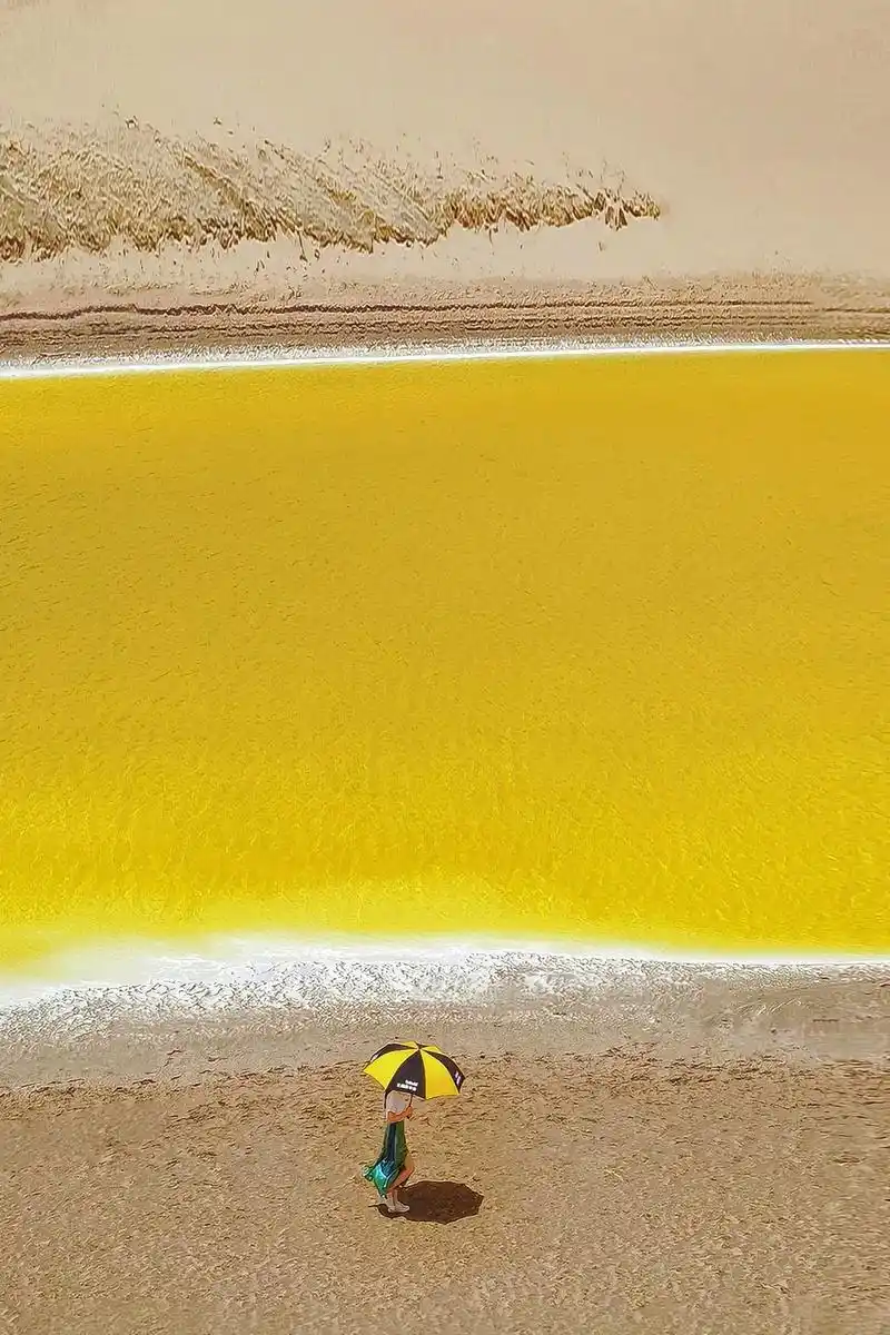 这里是地理课本里的大西北俄博梁硫磺湖.