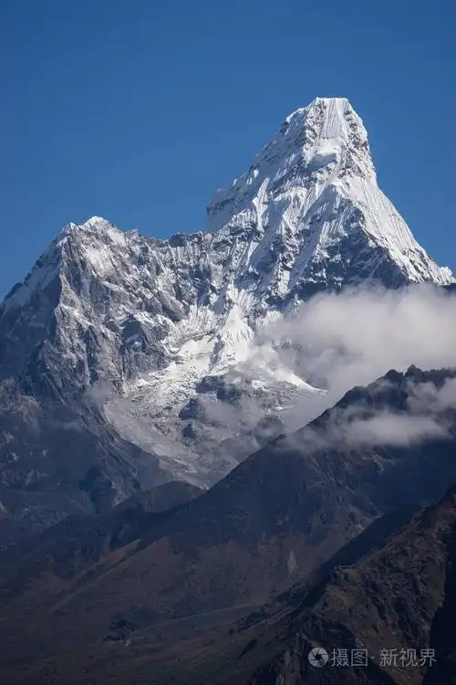 尼泊尔珠穆朗玛峰地区 dablam 山峰