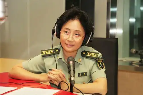 80年代著名演员庞敏银幕上的女特务生活中的贤惠妻子