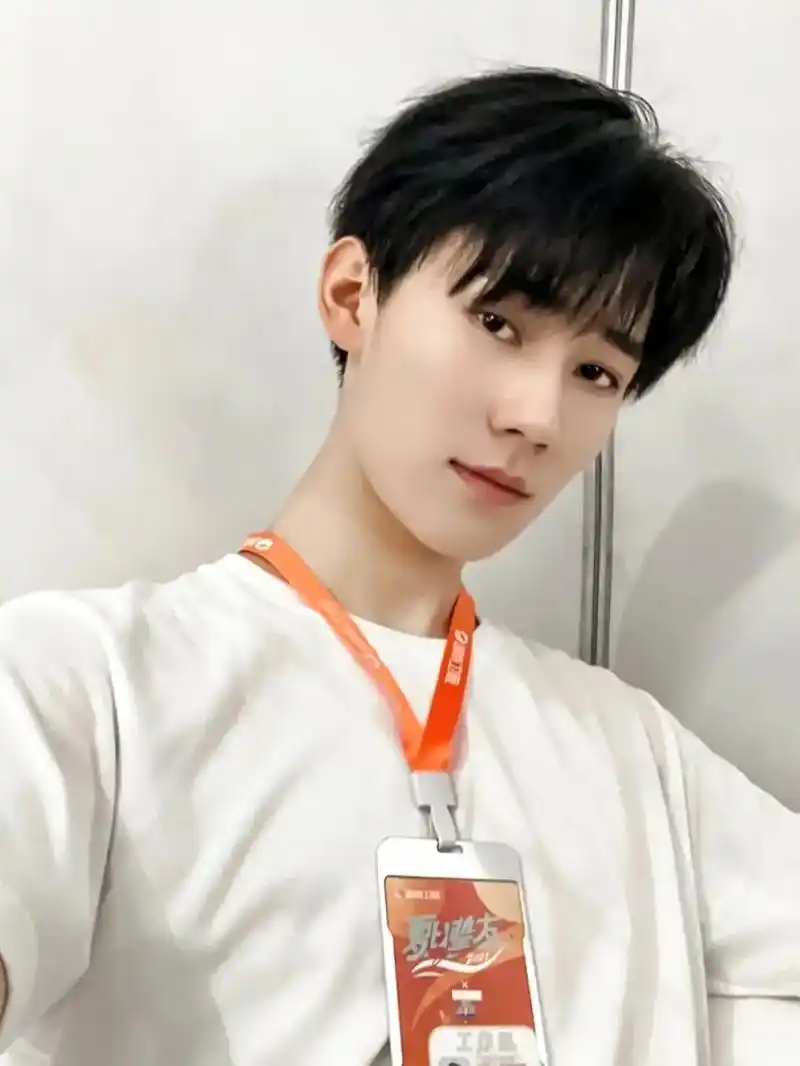 张真源 夏日运动会是我最最最最最喜欢的造型,不要太爱 - 抖音