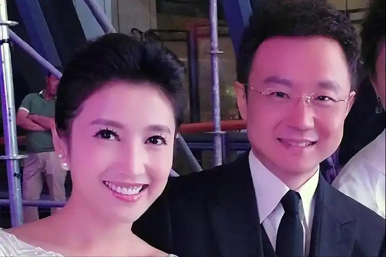 回顾春妮40岁二婚嫁刚强因丁克婆婆发愁41岁得子全家开心