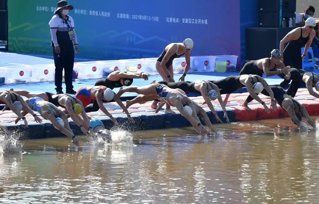 全运会:马拉松游泳女子10公里决赛赛况