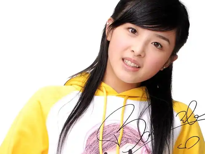 张含韵2004年刚出道时的照片
